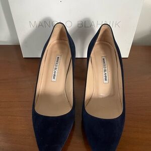 Manolo Blahnik Women's Navy Suede Pumps